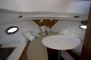 La cabine du Flyer 750 sundeck en configuration table