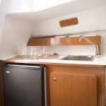 Kitchnette avec évier et eau sous pression, frigo 42L (Ambition) pouvant recevoir un réchaud gaz