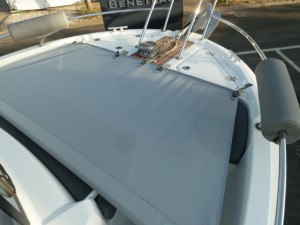 L'option Bain de soleil avant... Il s'agit d'un hamac qui profite de l'intégralité de la surface du cockpit avant