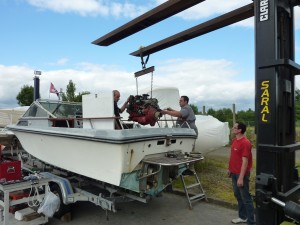 Extraction des moteurs Volvo AQ 151 B de la cale