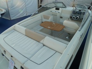 Cockpit du Bayliner 642 cabine