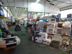 Exposition accessoires et équipements du bateau