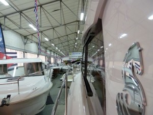 Présentation Antares 680, 780 et 880 Hors bord