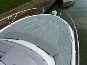 Bain de soleil avant pouvant accueillir 3 adultes