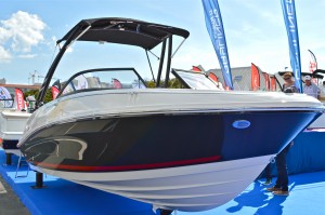 Bayliner VR5 avec tour de wake et bimini