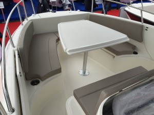 Carré avant avec table de cockpit Quicksilver Activ 755 Open